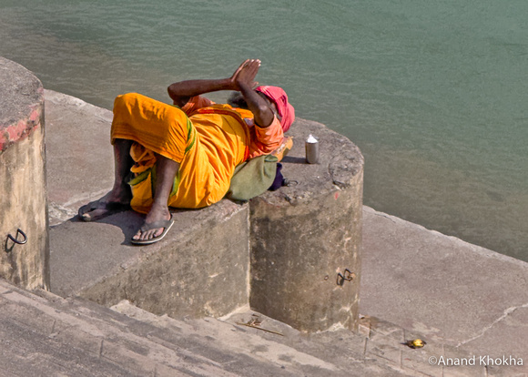 Sadhu worshipping the Ganges