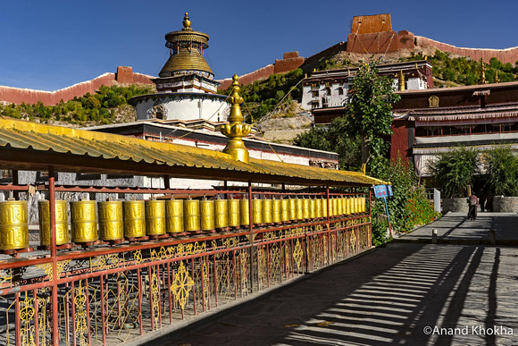 Yellow Prayer Wheels, Phelkor Chorten, Gyatze